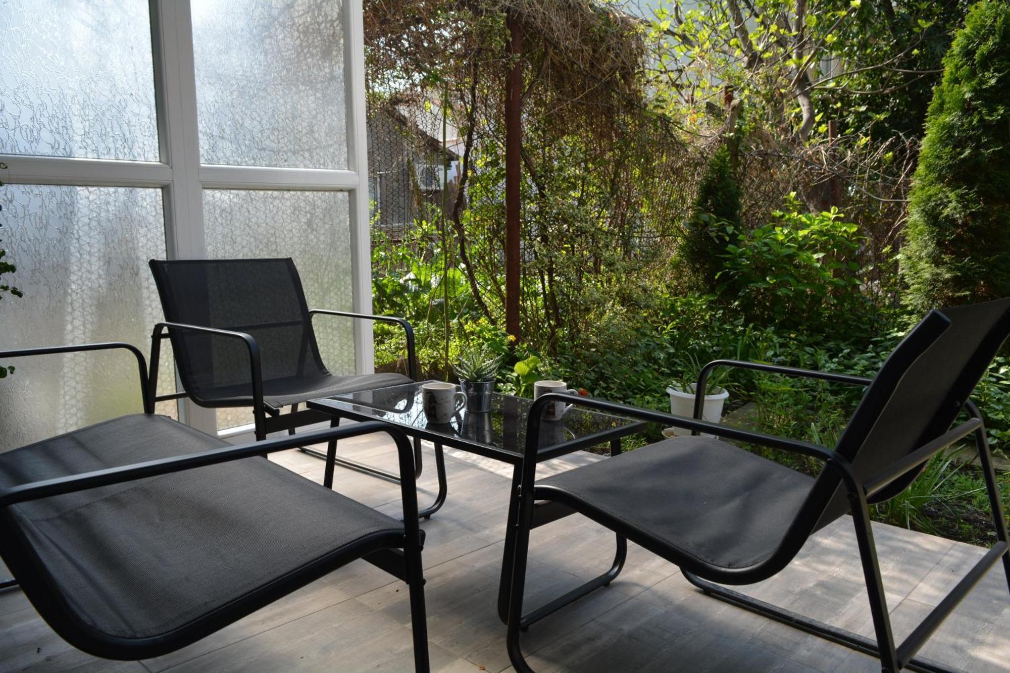Center With A Backyard Apartment